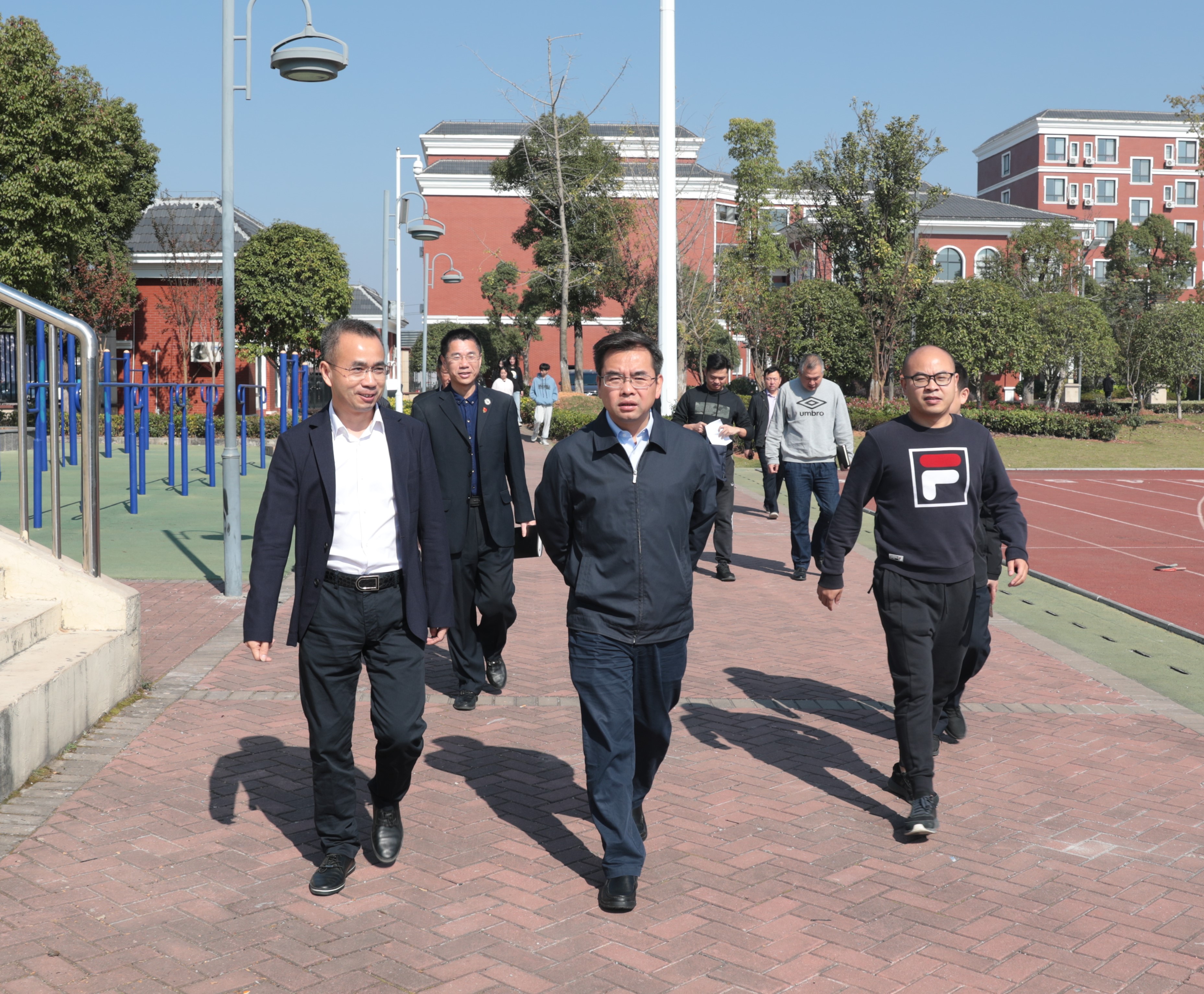 經開區黨工委書記張俊蒞臨宜春昌黎實驗學?？疾煺{研